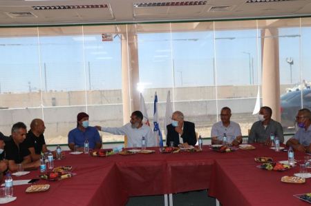 وزير الأمن الداخلي في زيارة لقرية حورة . 